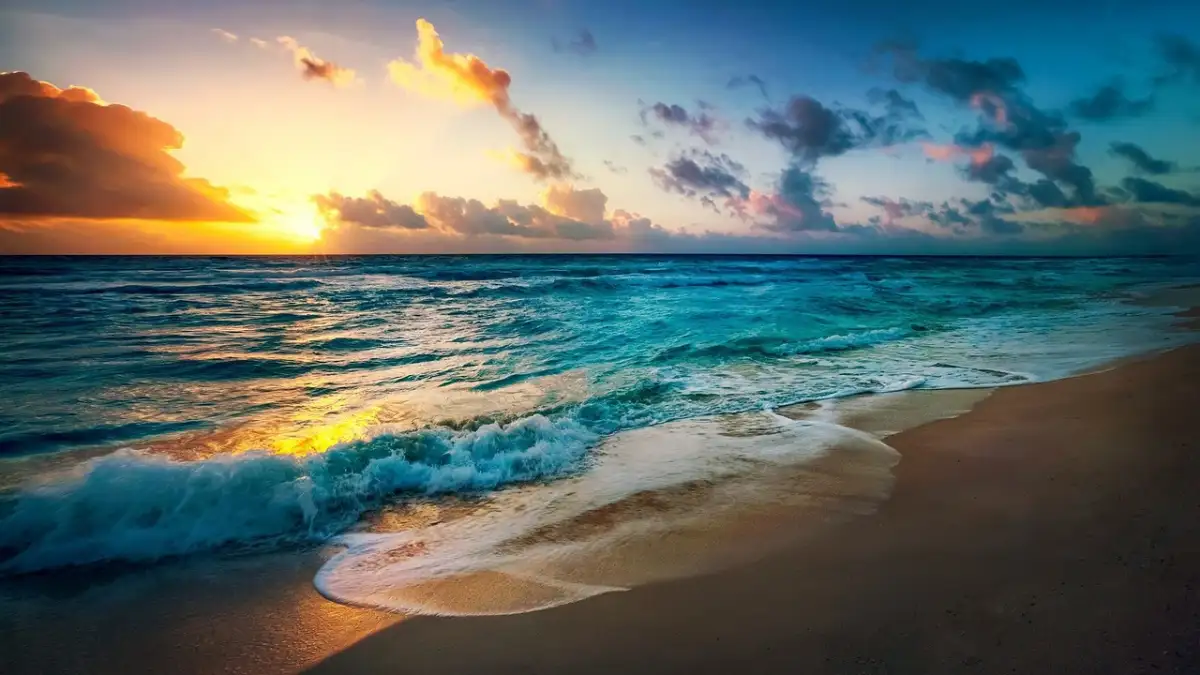 The Best Beaches to Watch the Sunset in Kona
